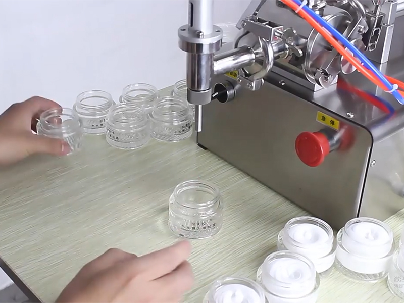 半自动液体灌装机及其应用 半自动液体灌装机及其应用